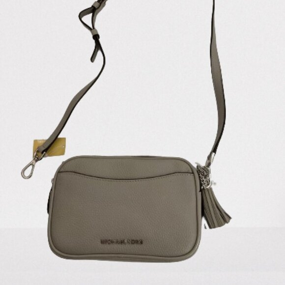 Michael Kors Tassled Small Camera Crossbody Bag Pebble Leather New - Pearl Gray - Picture 1 of 2